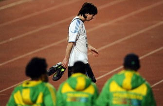 Volunteers look at Argentina's forward Lionel Messi as he leaves the pitch during a team training session at the University's High Performance Centre in Pretoria on June 30, 2010. AFP