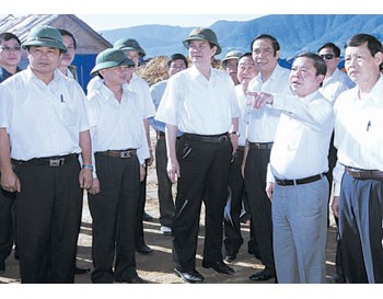 PM Nguyen Tan Dung visits Vung Ang EZ on July 4, 2010. (Photo: VNA)