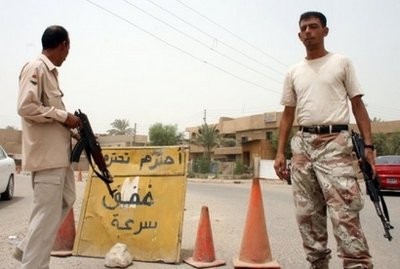 File picture shows Sunni Muslim Sahwa militiamen at a checkpoint. (AFP Photo)