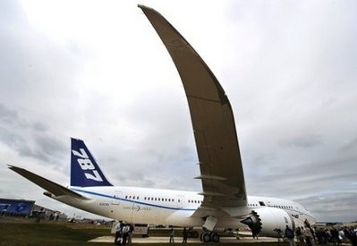 A Boeing 787 Dreamliner aircraft is seen at the Farnborough Airshow in Hampshire on July 18, 2010. AFP