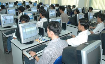 Students of HCM City University of Natural Sciences at a class. Studying in higher education is a dream of every high school graduate. (Photo: Mai Hai)