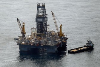 Ships assist in clean up and containment near the source of the BP Deepwater Horizon oil spill July 27, 2010 in the Gulf of Mexico off the coast of Louisiana. AFP