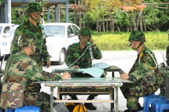 South Korean army officers gather as they plan a military exercise in Seoul on July 28, 2010. AFP