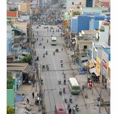 A street in district Tan Phu would be widened in the project (Photo: SGGP)