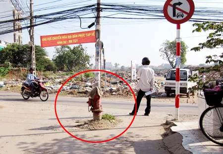 Trụ cứu hỏa nằm giữa đường