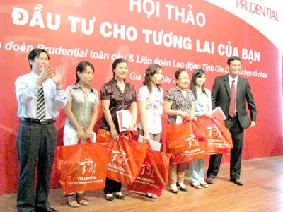 Chọn “cần câu” hay chọn “cá”?