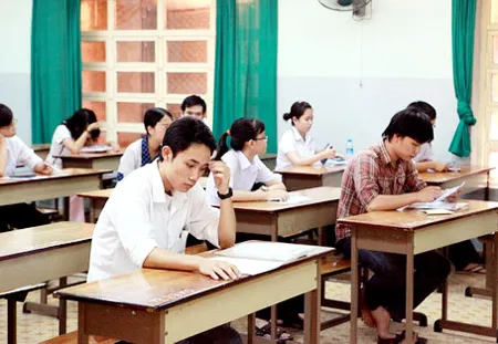 Môn toán quá khó khiến cho phần lớn thí sinh ngồi làm đến hết giờ. Ảnh: Trần Thanh