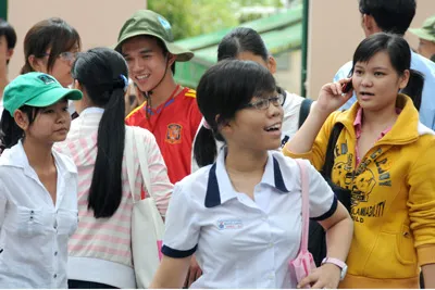 Gương mặt các thí sinh sau khi thi môn Toán tại Đại học Sài Gòn. Ảnh: Thái Bằng