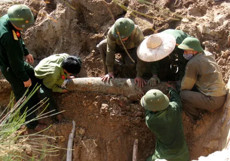 Hà Tĩnh: Phá huỷ quả bom nặng gần nửa tấn
