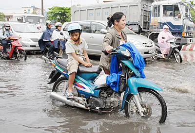 Tình trạng ngập nước và kẹt xe: Do thiếu kiểm tra, phá vỡ quy hoạch