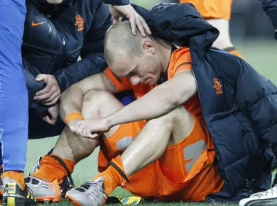 Sự thất vọng của tiền vệ Wesley Sneijder (Hà Lan) sau trận đấu.