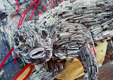 Những tác phẩm mỹ thuật làm từ báo cũ