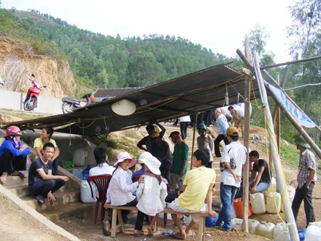 Thầu khe “nước Thánh” 7 tháng nộp 120 triệu đồng