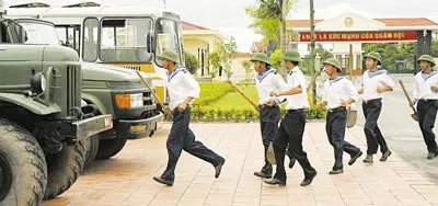 Lực lượng Vùng 1 hải quân sẵn sàng đến các khu vực xung yếu khắc phục hậu quả cơn bão số 1 gây ra. Ảnh: C.T.V.