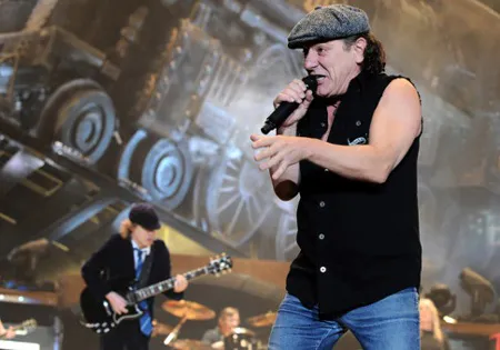 Top 10 nghệ sĩ và ban nhạc kiếm tiền nhiều nhất năm 2010 ảnh 2