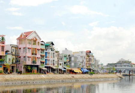 Quận 8 di dời hộ dân sống trên kênh rạch