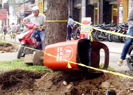 Thi công trên đường Trần Hưng Đạo quá bê bối