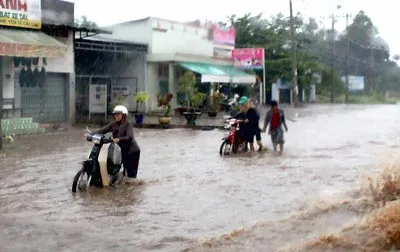 Ảnh hưởng bão số 2 -  Sạt lở đất, 6 người thiệt mạng