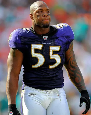 Cầu thủ bóng bầu dục Terrell Suggs