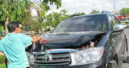 TPHCM: 3 ô-tô tông nhau liên hoàn trên cầu Sài Gòn gây ùn tắc giao thông nghiêm trọng