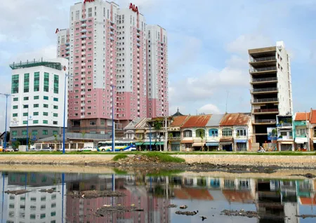 Kiến trúc dọc đại lộ Đông - Tây cao dần hướng trung tâm, thấp dần hướng ngoại thành