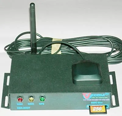 Lắp đặt “hộp đen” cho xe