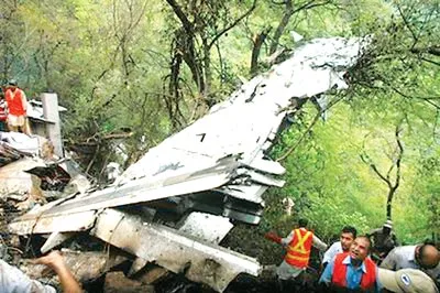 Pakistan: Rơi máy bay, 152 người tử vong