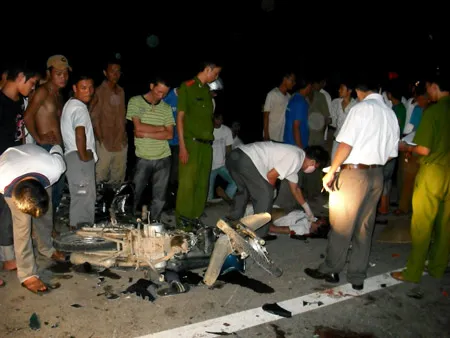 Hà Tĩnh: 2 xe máy đâm nhau, 3 người chết, 2 bị thương nặng