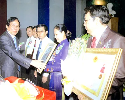 Đảng bộ Tập đoàn Công nghiệp Cao su Việt Nam: Tăng tốc và phát triển bền vững