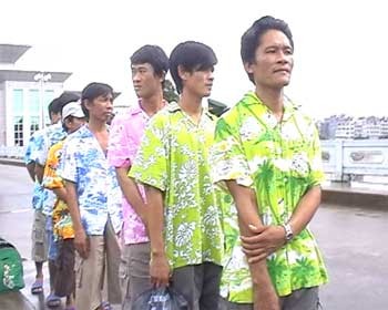 Several of the 23 Vietnamese victims of Typhoon Conson returned by China to Vietnam on August 1 (Photo: DaT Viet)
