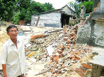 Hundreds of families who live close to the sea wait to be resettled in Quy Nhon town, Binh Dinh Province (Photo: SGGP)