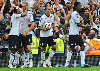 Fulham's Brede Hangeland (2nd from L) celebrates with team mates Bobby Zamora (C) and Dickinson Etuhu (R) after scoring the equalising goal against Manchester United. AFP