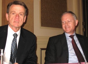 Michael Mugliston (L), and Stephen Payton from the New Zealand Ministry of Foreign Affairs and Trade: co-speakers at an Auscham business luncheon held in Ho Chi Minh City August 27 (Photo: Tuong Thuy)