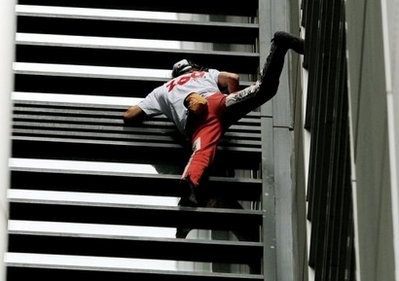 Frenchman Alain Robert (C), known as Spiderman, climbs the twin-towered 150-metre (492-foot) tall Lumiere apartment building in Sydney's business district on August 30, 2010.