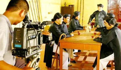 Phim đề tài lịch sử chỉ dành cho các hãng phim của đài, còn nhà sản xuất tư nhân không dám đụng đến mảng này vì khó làm và khó lấy lại vốn. Trong ảnh: Một cảnh quay phim Vó ngựa trời Nam do TFS sản xuất.