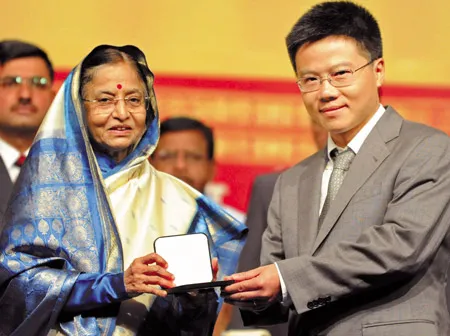 Giáo sư Ngô Bảo Châu nhận giải Toán học Fields: Tự hào trí tuệ Việt