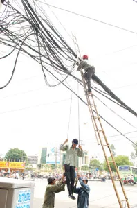 “Mạng nhện” bủa vây