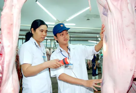 Người tiêu dùng tái sử dụng thịt heo