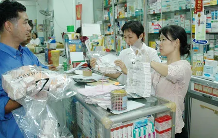 Kháng sinh dùng như kẹo, bán như rau