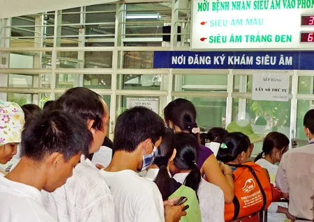 Dịch vụ trong bệnh viện công - Tăng thu và tận thu