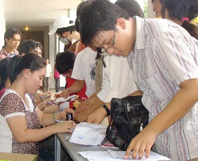 Xét tuyển nguyện vọng 2 - Kẻ ăn không hết, người lần không ra