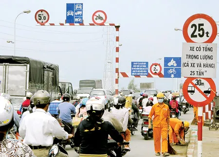 Tải trọng cầu - đường thiếu đồng bộ: Doanh nghiệp chịu trận