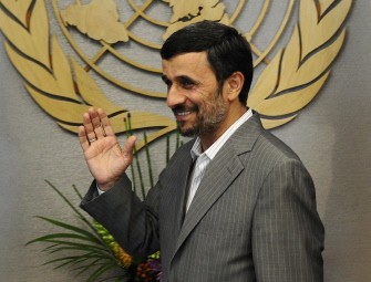 Iranian President Mohamoud Ahmadinejad arrives to meet with UN Secretary General Ban Ki-Moon at the UN headquarters in New York, September 19, 2010. AFP