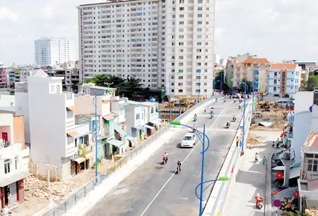 Cầu Hoàng Hoa Thám thông xe sáng 1-9-2010. Ảnh: CAO THĂNG