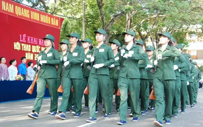 Nữ dân quân Củ Chi tham dự Hội thao quốc phòng năm 2010. Ảnh: Hữu Mạo