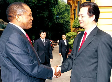 Thủ tướng Mozambique Aires Ali hội đàm Thủ tướng Nguyễn Tấn Dũng: Mozambique mở rộng cửa chào đón doanh nghiệp Việt Nam