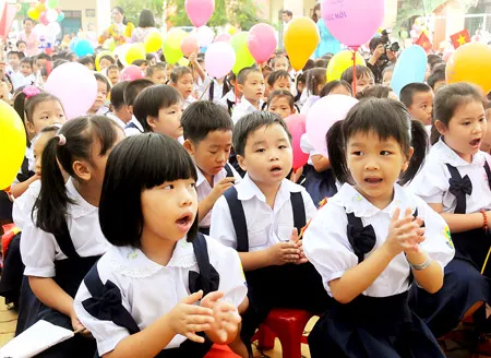 Nhiều trường khai giảng năm học mới