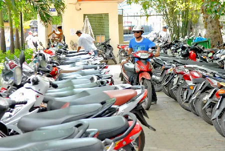 Công sở vẫn ngang nhiên thu tiền giữ xe