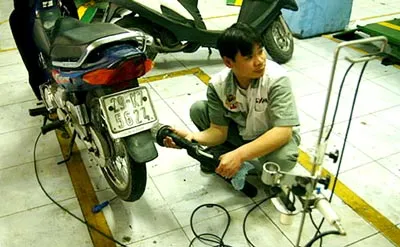 Rục rịch... kiểm tra khí thải xe máy
