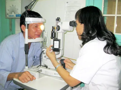 Bát nháo dịch vụ kính thuốc: Người tiêu dùng gánh chịu!